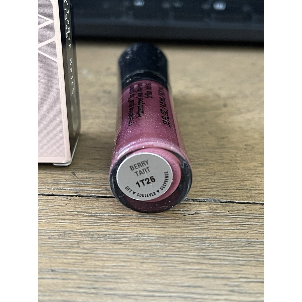 Mary Kay Nourishine Plus Lip Gloss Berry Tart #047946 New In Box - Picture 2 of 4